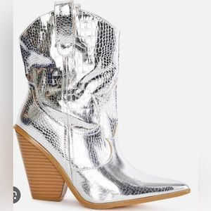 Fashion Nova Cape Robbin Silver Western Fever Boots New